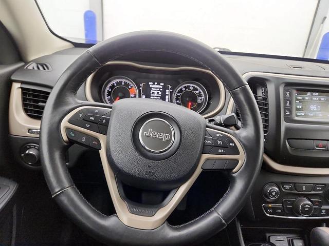 Photo of 2016 Brilliant Black Crystal Pearlcoat Jeep Cherokee