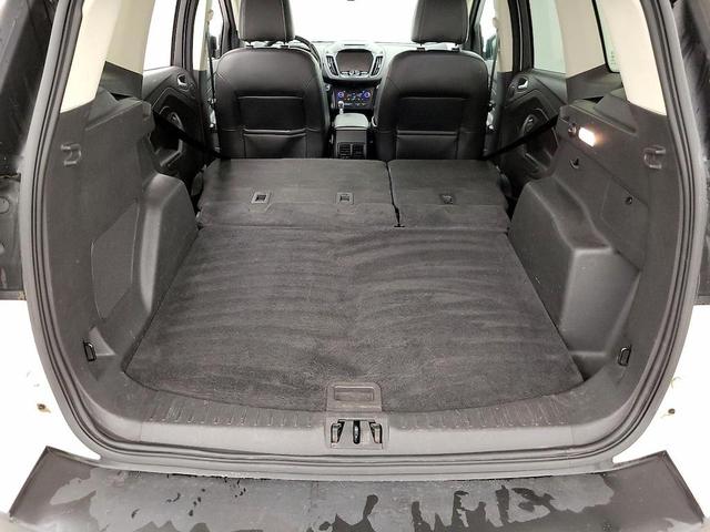 Photo of 2017 White Platinum Metallic Tri-Coat Ford Escape