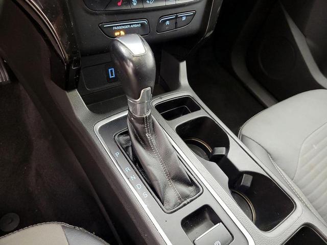 Photo of 2017 White Platinum Metallic Tri-Coat Ford Escape