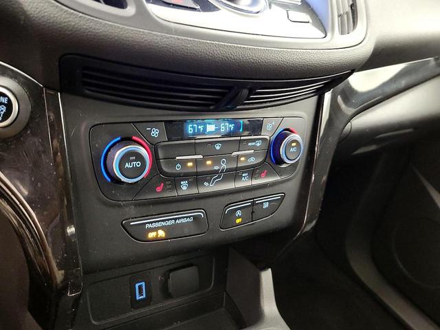 Photo of 2017 White Platinum Metallic Tri-Coat Ford Escape