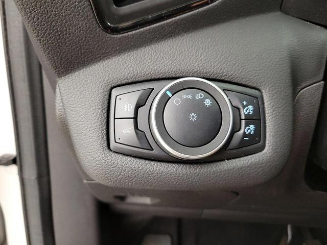 Photo of 2017 White Platinum Metallic Tri-Coat Ford Escape