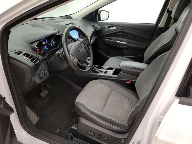 Photo of 2017 White Platinum Metallic Tri-Coat Ford Escape