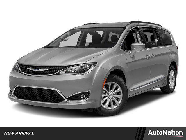 Photo of 2017 Billet Silver Metallic Clearcoat Chrysler Pacifica