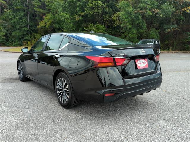 Photo of 2023 Super Black Nissan Altima