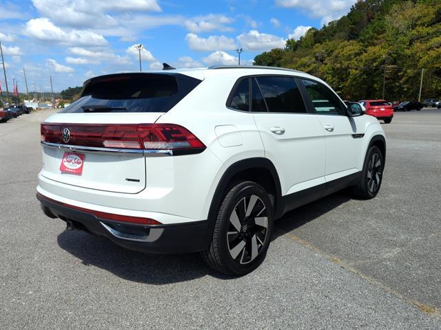 Photo of 2024 Pure White Volkswagen Atlas Cross Sport