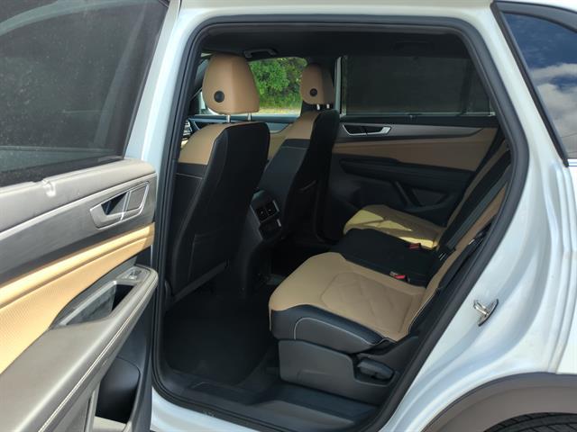 Photo of 2024 Pure White Volkswagen Atlas Cross Sport