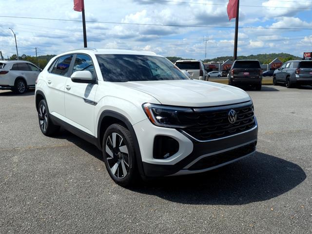 Photo of 2024 Pure White Volkswagen Atlas Cross Sport