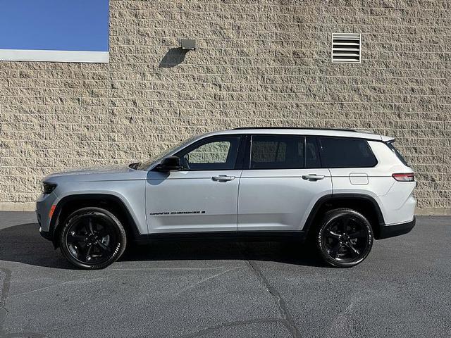 Photo of 2023 Silver Zynith Jeep Grand Cherokee L