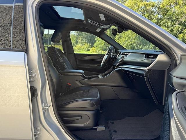 Photo of 2023 Silver Zynith Jeep Grand Cherokee L