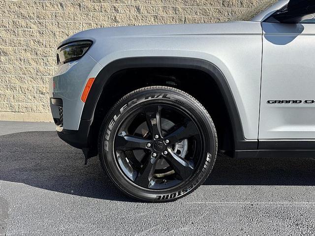 Photo of 2023 Silver Zynith Jeep Grand Cherokee L