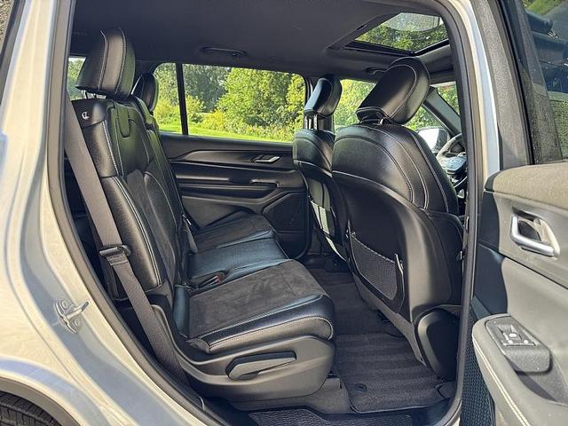 Photo of 2023 Silver Zynith Jeep Grand Cherokee L