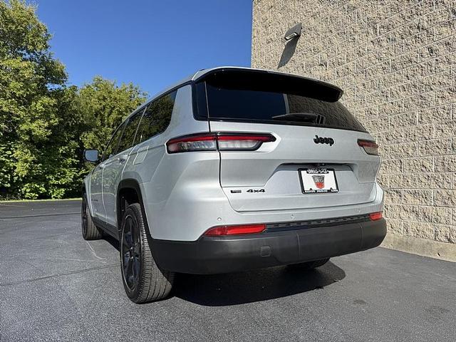 Photo of 2023 Silver Zynith Jeep Grand Cherokee L