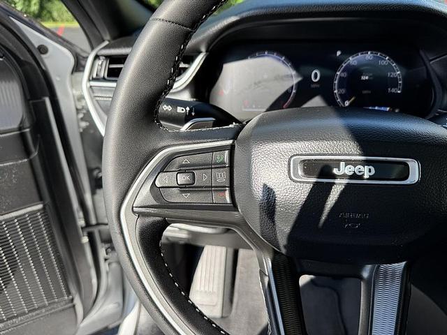 Photo of 2023 Silver Zynith Jeep Grand Cherokee L