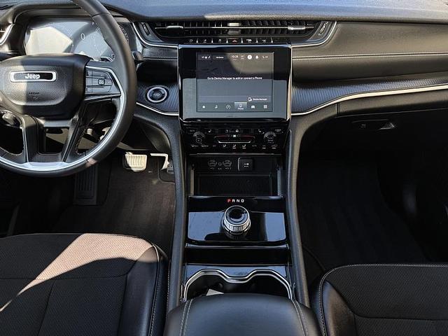 Photo of 2023 Silver Zynith Jeep Grand Cherokee L