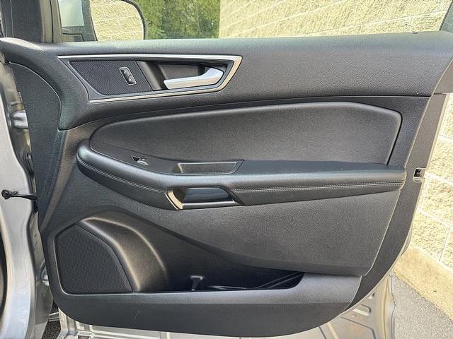 Photo of 2021 Iconic Silver Ford Edge