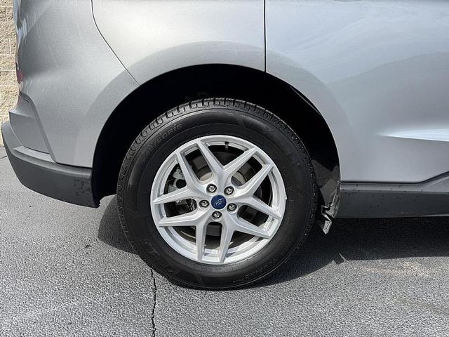 Photo of 2021 Iconic Silver Ford Edge