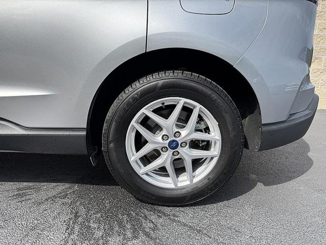 Photo of 2021 Iconic Silver Ford Edge