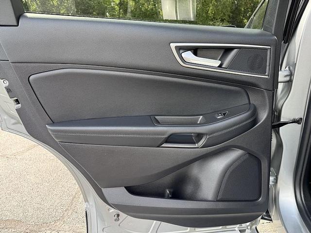 Photo of 2021 Iconic Silver Ford Edge
