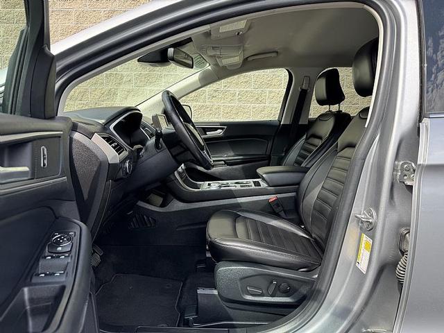 Photo of 2021 Iconic Silver Ford Edge