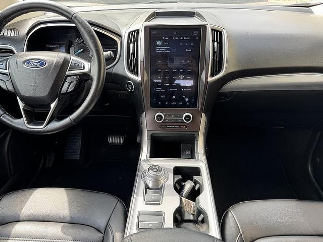 Photo of 2021 Iconic Silver Ford Edge