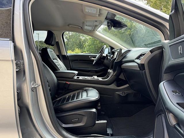 Photo of 2021 Iconic Silver Ford Edge
