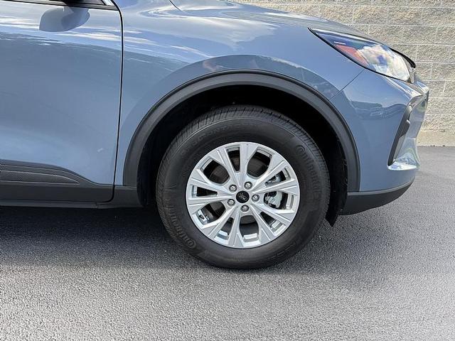 Photo of 2024 Vapor Blue Ford Escape