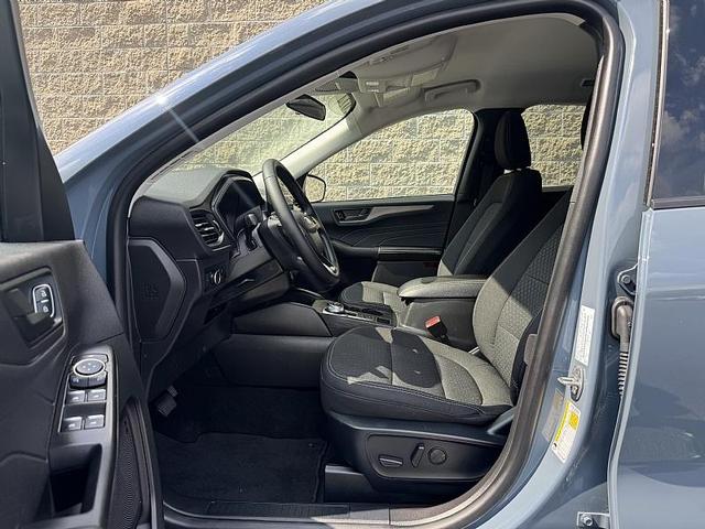 Photo of 2024 Vapor Blue Ford Escape