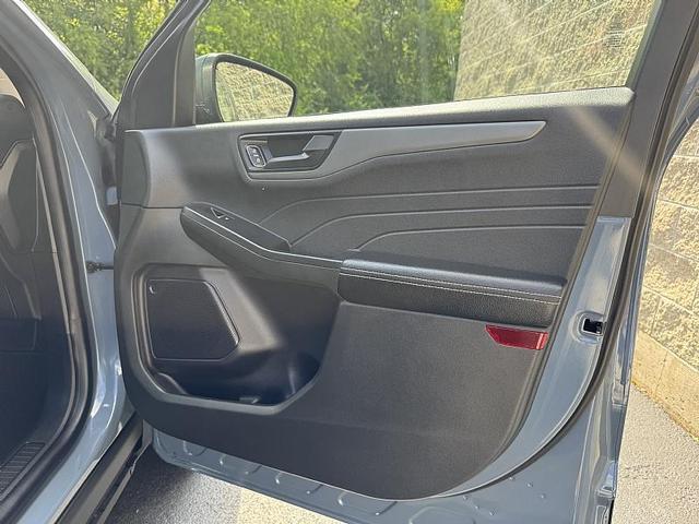 Photo of 2024 Vapor Blue Ford Escape