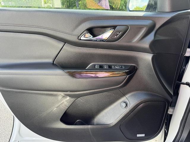 Photo of 2023 Summit White GMC Acadia