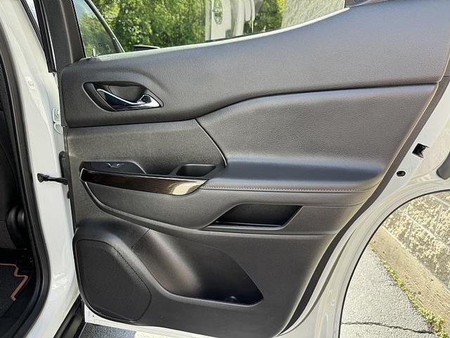 Photo of 2023 Summit White GMC Acadia