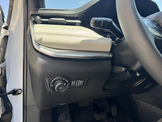 Photo of 2024 Bright White Clearcoat Jeep Compass
