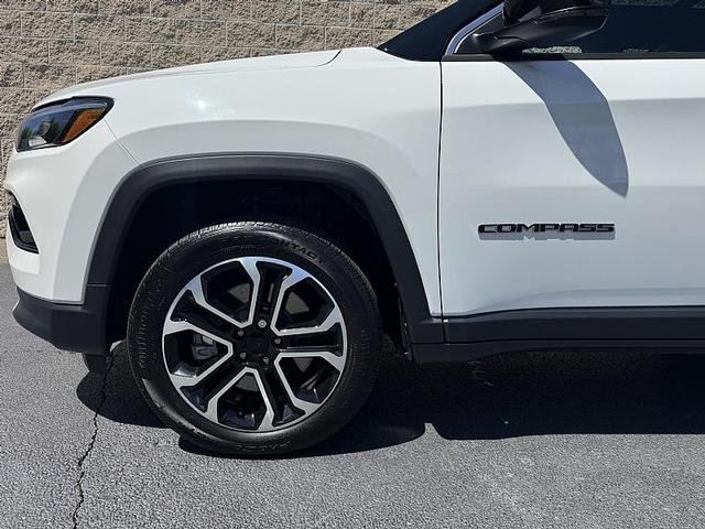 Photo of 2024 Bright White Clearcoat Jeep Compass
