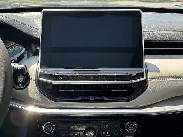 Photo of 2024 Bright White Clearcoat Jeep Compass