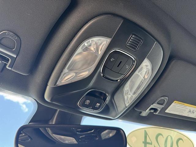 Photo of 2024 Bright White Clearcoat Jeep Compass