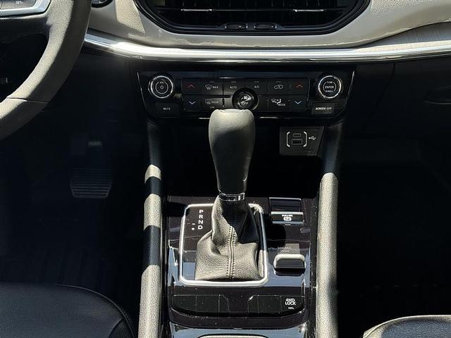 Photo of 2024 Bright White Clearcoat Jeep Compass