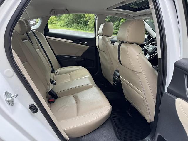 Photo of 2019 Platinum White Pearl Honda Civic