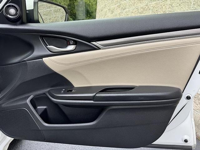 Photo of 2019 Platinum White Pearl Honda Civic