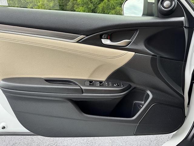Photo of 2019 Platinum White Pearl Honda Civic