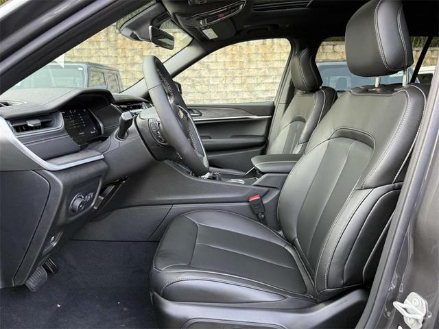 Photo of 2025 Metallic Jeep Grand Cherokee L