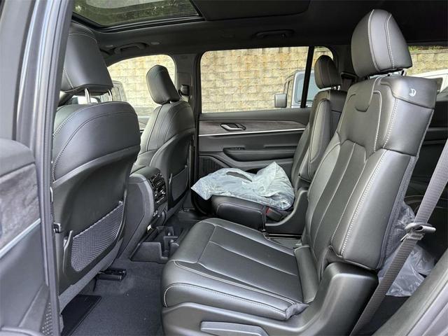 Photo of 2025 Metallic Jeep Grand Cherokee L
