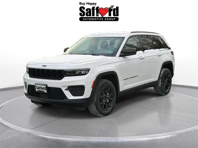 Photo of 2025 Bright White Clearcoat Jeep Grand Cherokee