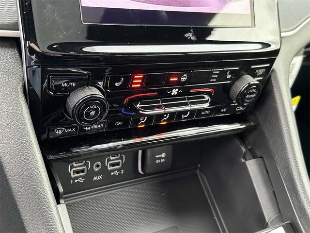 Photo of 2025 Bright White Clearcoat Jeep Grand Cherokee