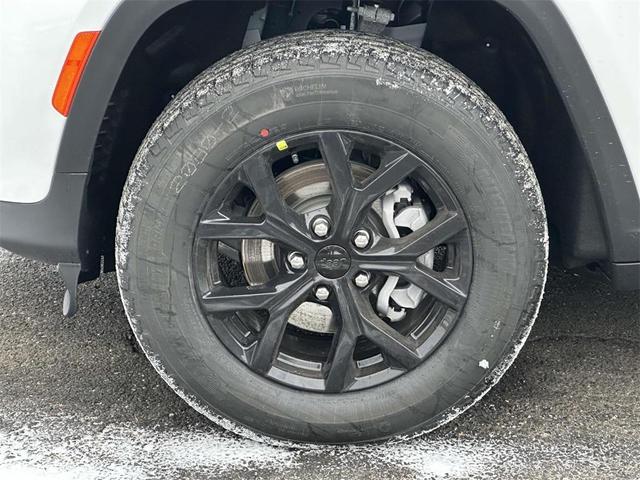 Photo of 2025 Bright White Clearcoat Jeep Grand Cherokee