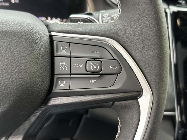 Photo of 2025 Bright White Clearcoat Jeep Grand Cherokee