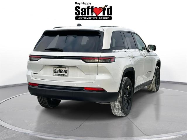 Photo of 2025 Bright White Clearcoat Jeep Grand Cherokee