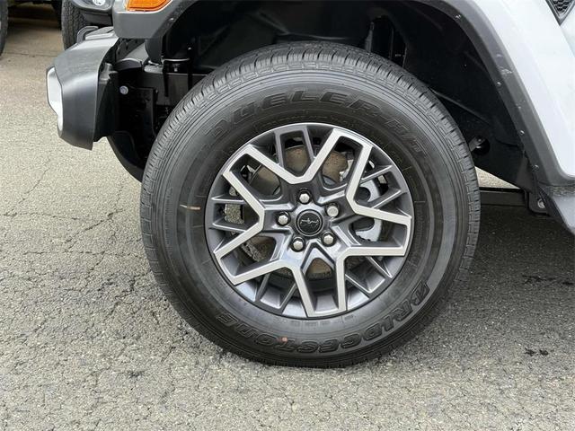 Photo of 2025 Bright White Clearcoat Jeep Wrangler