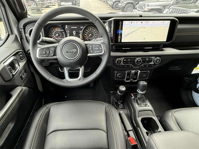 Photo of 2025 Bright White Clearcoat Jeep Wrangler