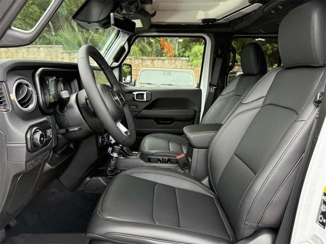 Photo of 2025 Bright White Clearcoat Jeep Wrangler