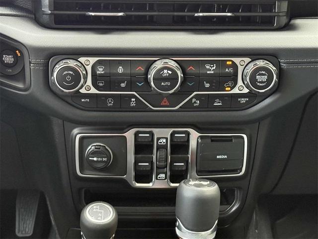 Photo of 2025 Bright White Clearcoat Jeep Wrangler
