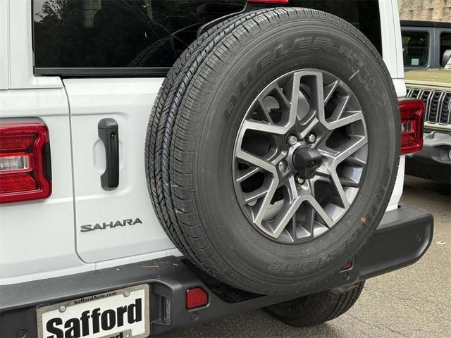Photo of 2025 Bright White Clearcoat Jeep Wrangler
